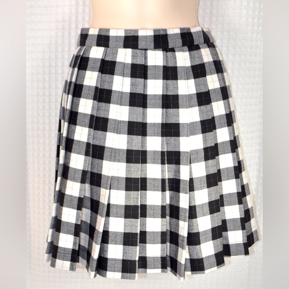 NWT Ochenta Black and White Plaid Pleated Heavy Material Skirt Women’s Size 4